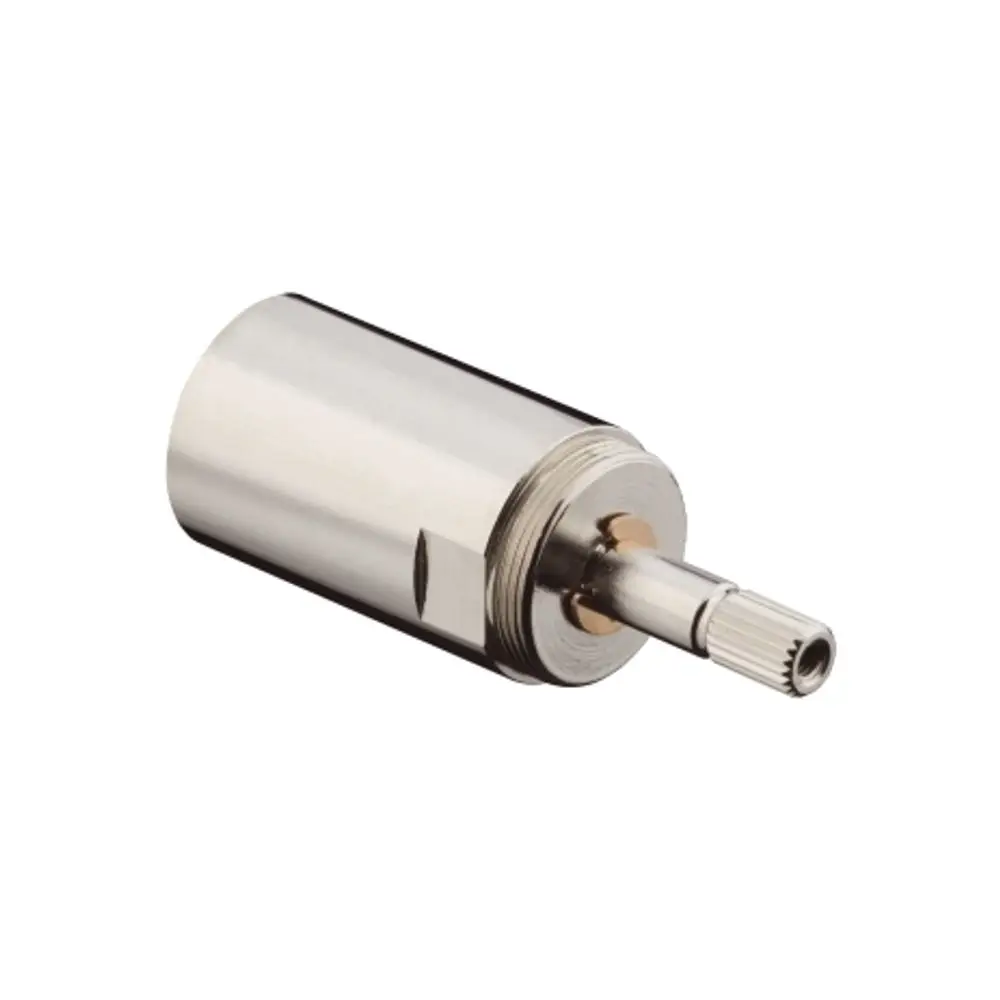 HG Verlängerungsset aus verchromtem Metall, das zur Verlängerung von DN15 und DN Absperrventilen dient, hergestellt von Hansgrohe.